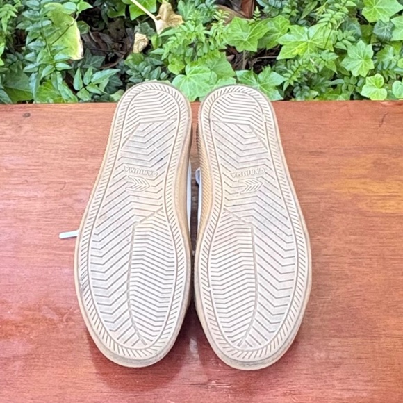 Cariuma OCA Off-white Canvas Sneakers - Picture 5 of 5